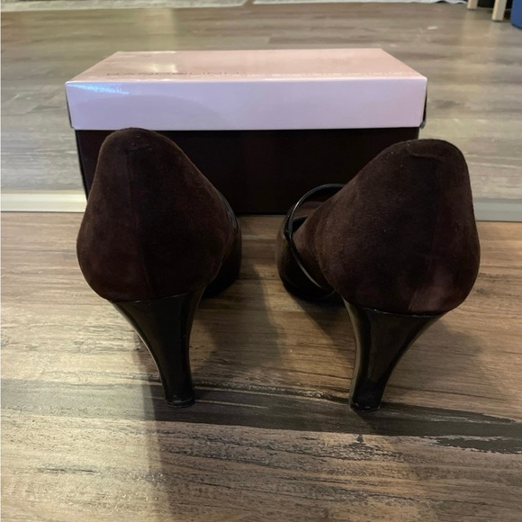 Bandolino Dark Brown Suede Heels With Buckle Strap, Size 8 - Picture 6 of 12